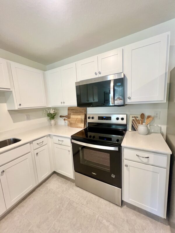 Richmond Cove Palm Bay Holiday Builders Model Home kitchen