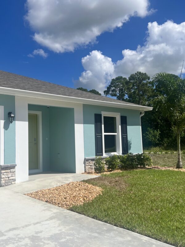 Richmond Cove Palm Bay Holiday Builders Model Home front exterior