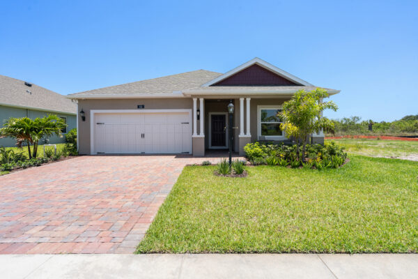 Holiday Builders Biscayne sales center in Spirit of Sebastian.