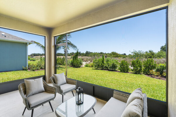 Holiday Builders Biscayne sales center in Spirit of Sebastian.