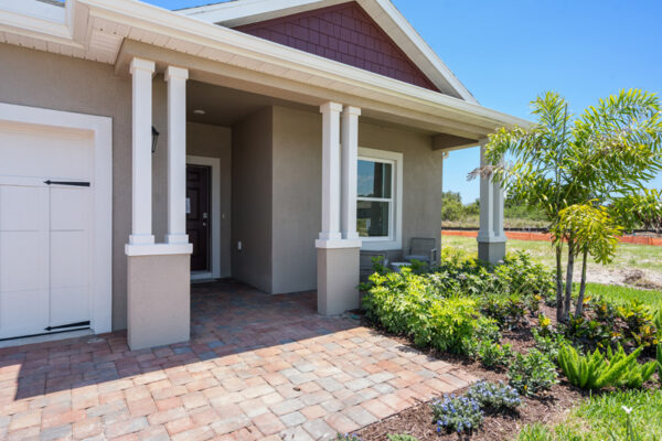 Holiday Builders Biscayne sales center in Spirit of Sebastian.