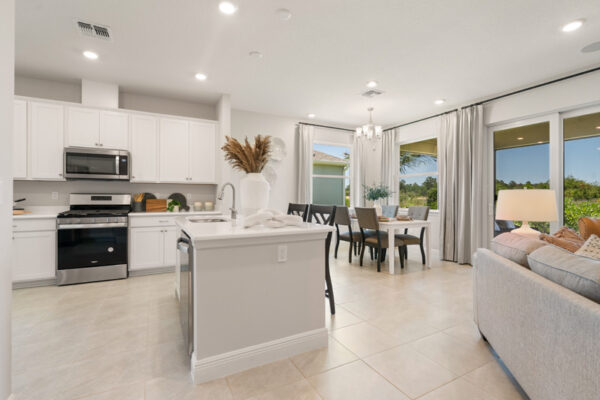 Holiday Builders Biscayne sales center in Spirit of Sebastian.