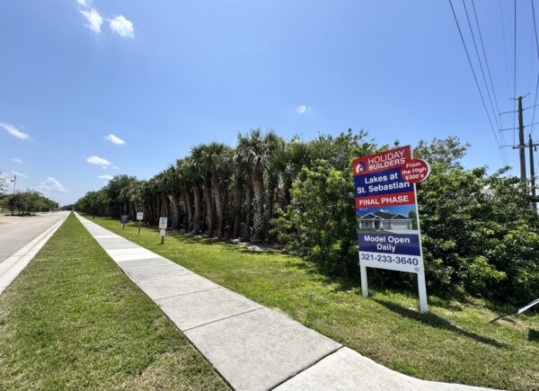 Entry drive to the Lakes of St Sebastian