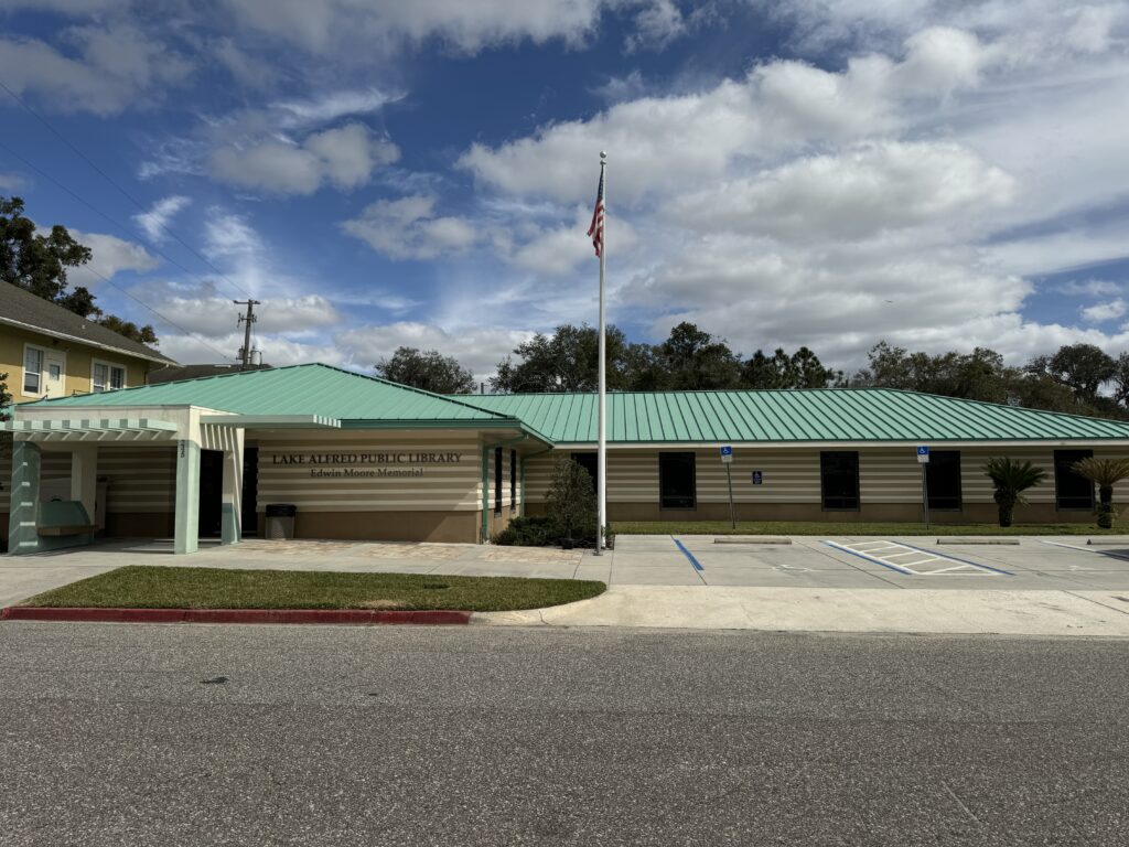Public library in Lake Alfred.