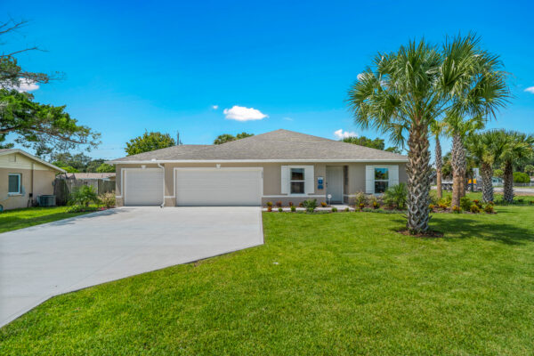 The exterior of the Sylvester floorplan from the Value collection by Holiday Builders.