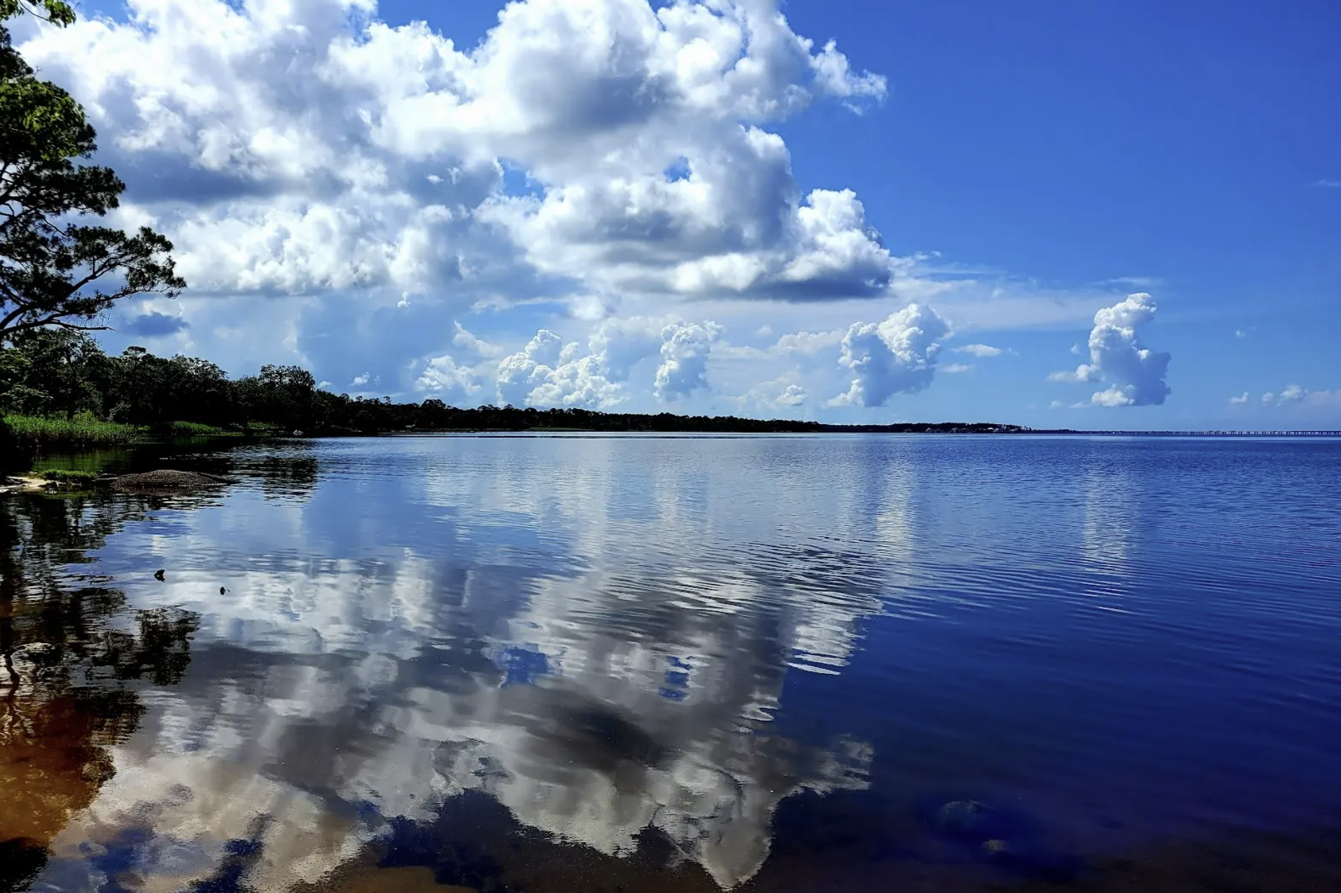 Beautiful lakefront in Floridatown Pace Florida